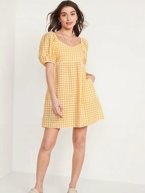 Old Navy Fit & Flare Puff Sleeve Seersucker Dress